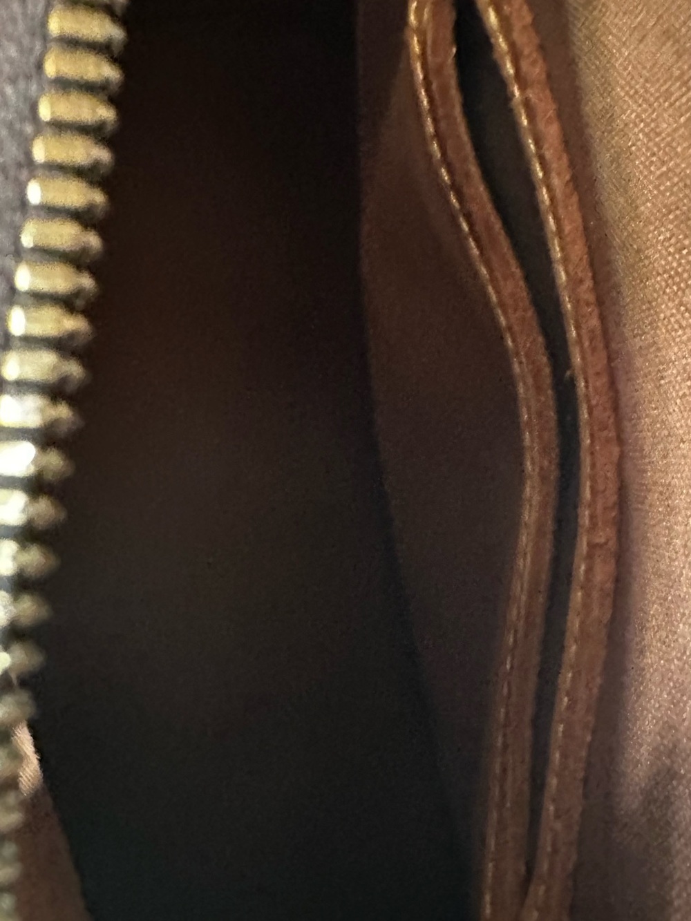 Louis Vuitton Alma - Picture 6 of 11